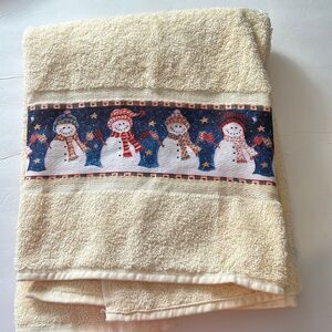 SATURDAY KNIGHT LTD Cream Blue Snowman Bath Towel Decorative NWT Winter Holiday